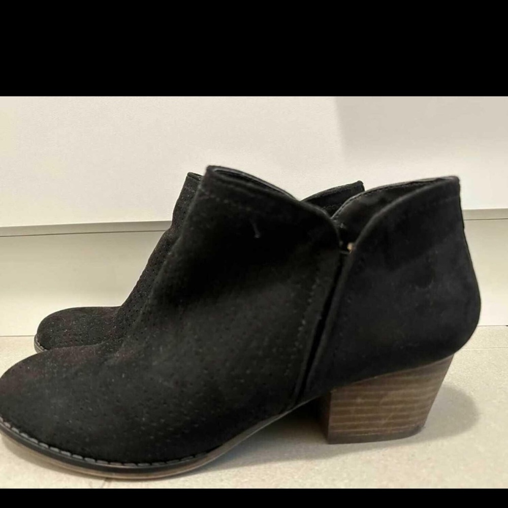 Fergalicious booties size 9
